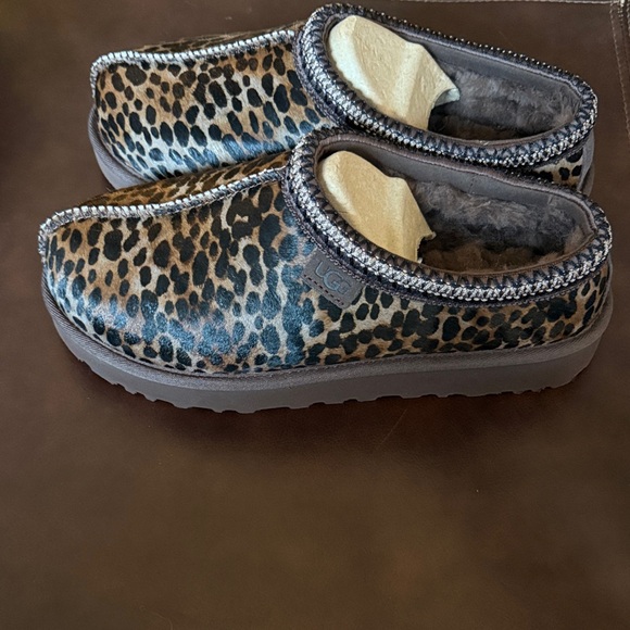 Leopard Print Uggs - Picture 2 of 4